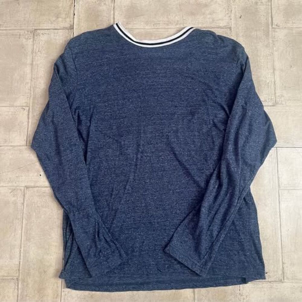 size medium blue heathered shirt from the brand Massive